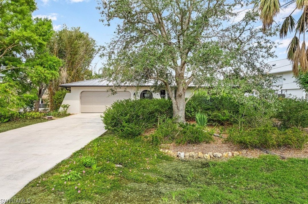 2724 Eighth Ave, Saint James City, FL 33956