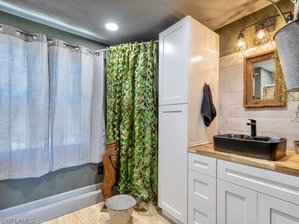 18731 Fichters Creek Ln, Alva FL  33920-3232 exterior