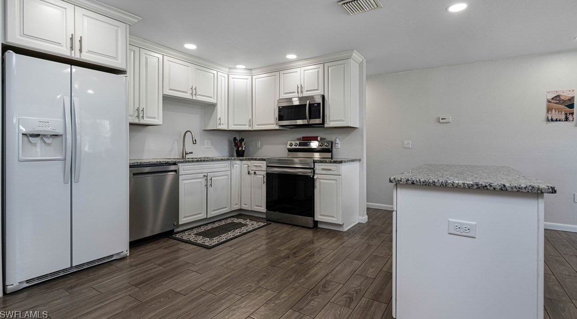 1651 Flossmoor Rd, Fort Myers, FL 33919-6433