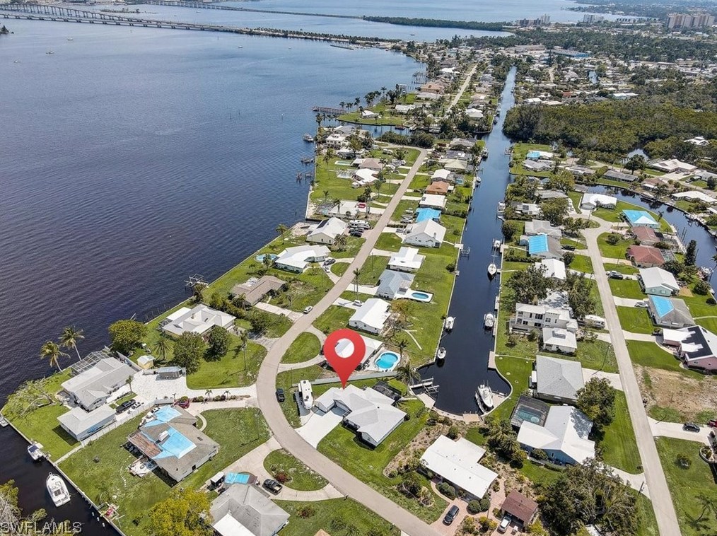 1315 Harbor View Dr, Fort Myers, FL 33917-4128