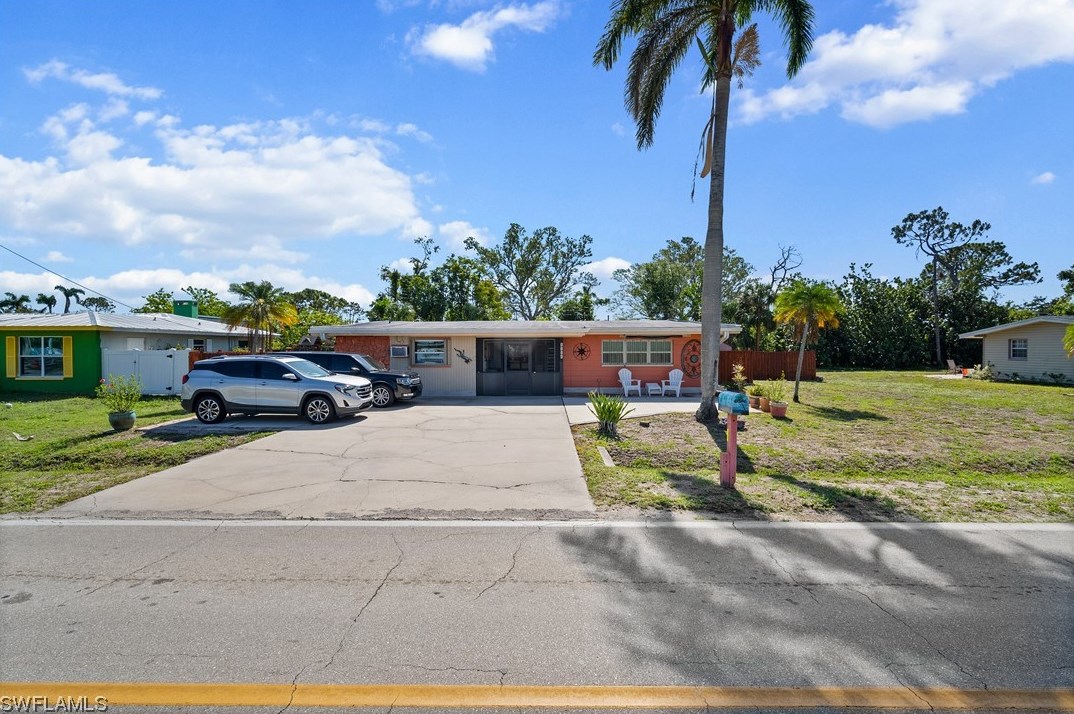 8506 Beacon St, Fort Myers, FL 33907-4104