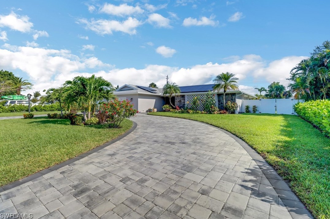1343 Tanglewood Pkwy, Fort Myers, FL 33919-1934