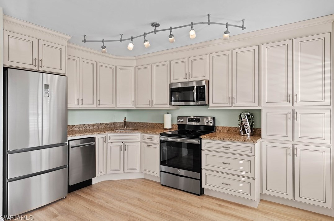1250 Tennisplace Ct #c32, Sanibel, FL 33957