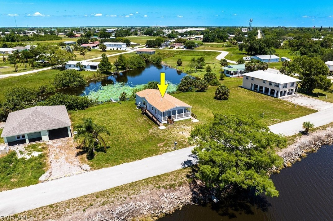 906 Riverside Dr Sw, Moore Haven, FL 33471