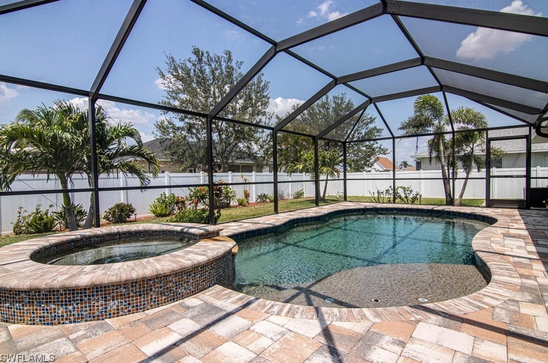 1019 9th St, Cape Coral, FL 33909-3141