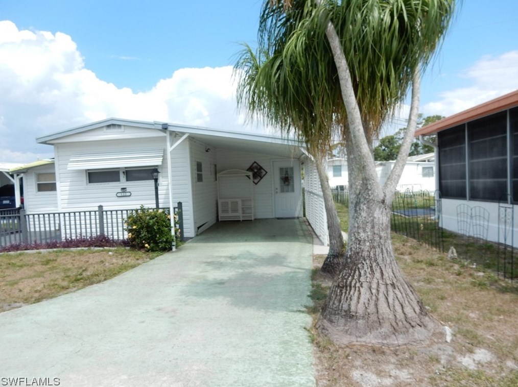 122 Flame Ln, Fort Myers, FL 33917-6521