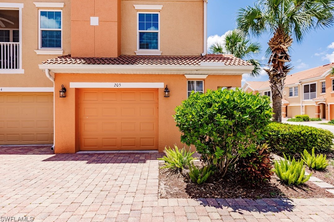 1872 Concordia Lake Cir, Cape Coral, FL 33909-9032