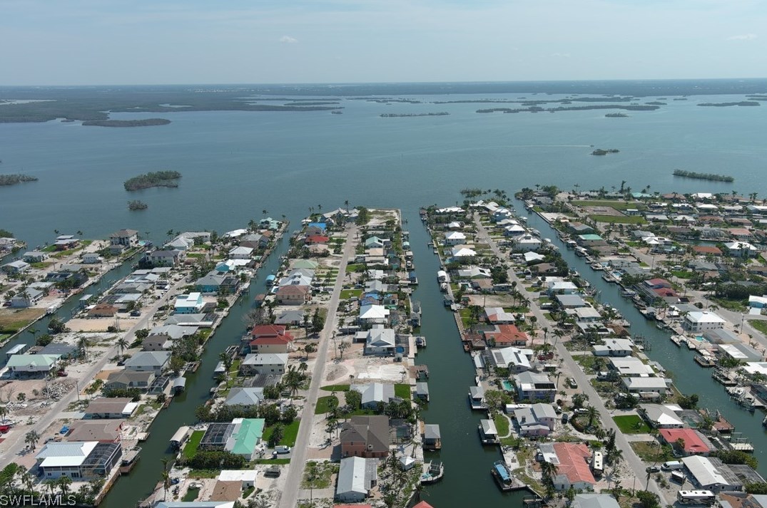 180 Curlew St, Fort Myers Beach, FL 33931