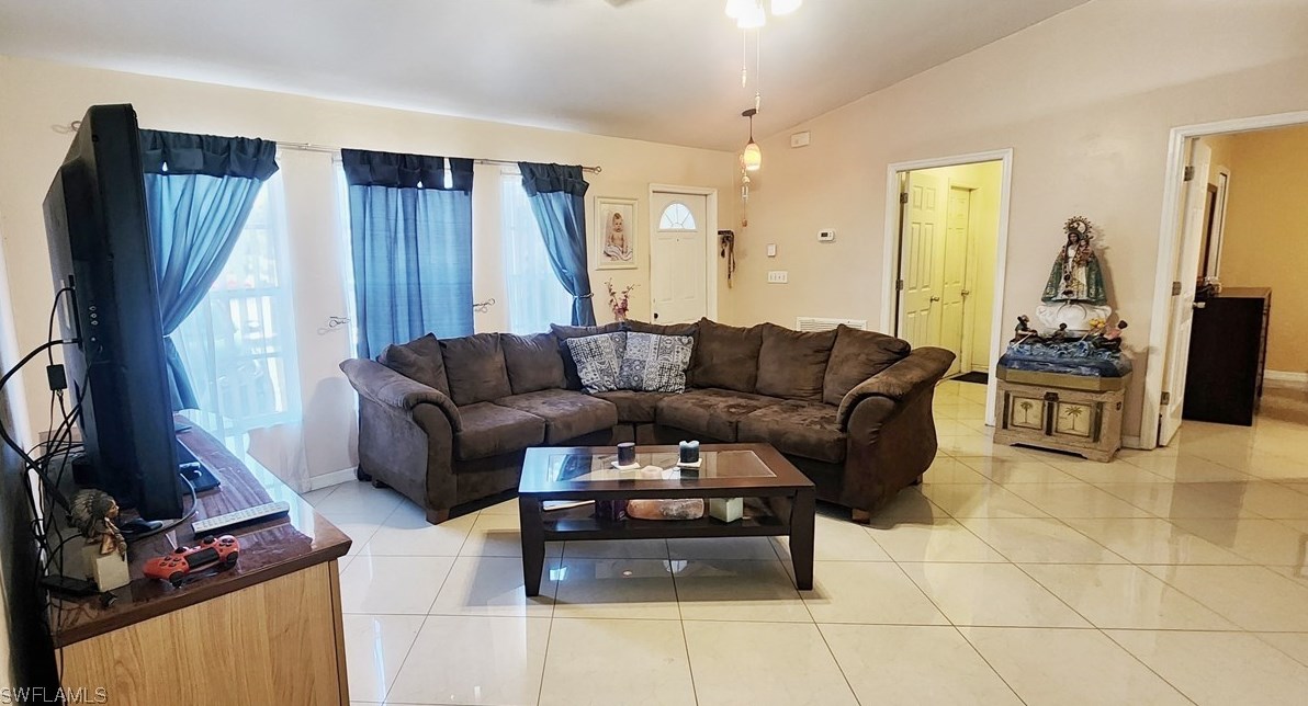 750 Arpage Ct, Fort Myers, FL 33913-7135