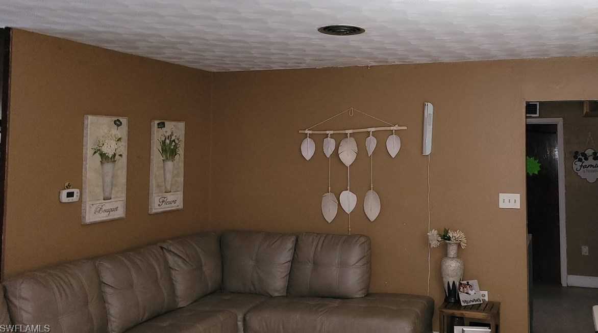 2031 Maravilla Cir, Fort Myers FL  33901-7232 exterior