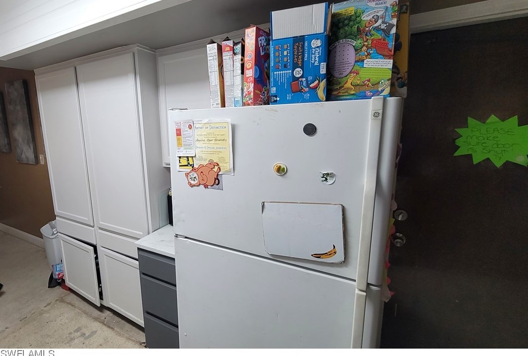 2031 Maravilla Cir, Fort Myers FL  33901-7232 exterior