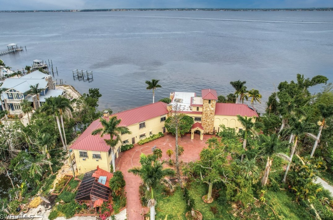8661 Cajuput Cv, Fort Myers, FL 33919-1800