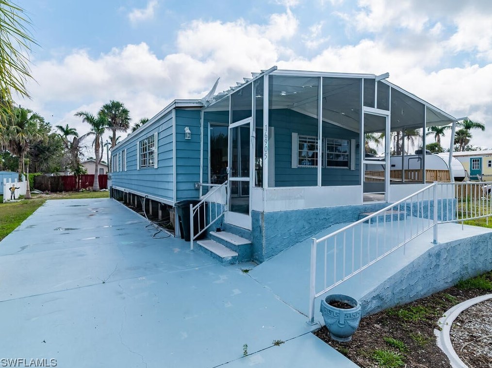 16905 Windcrest Dr, Fort Myers, FL 33908-3729