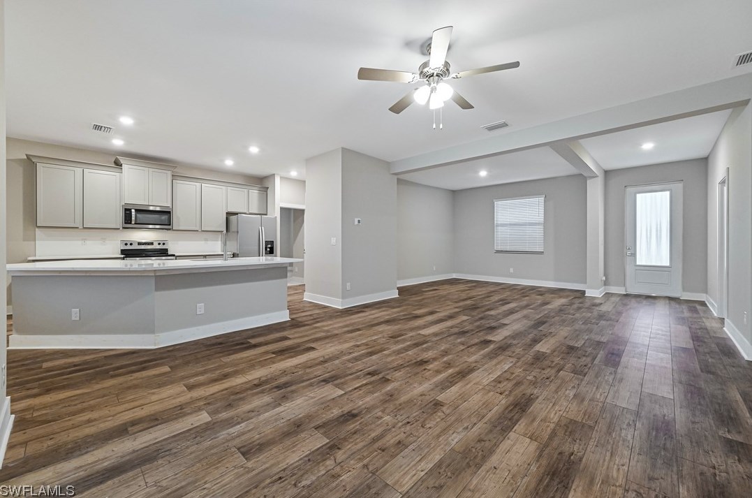 911 31st Ter, Cape Coral, FL 33904-2937