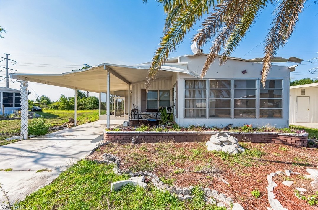 9034 Flamingo Cir, Fort Myers, FL 33903