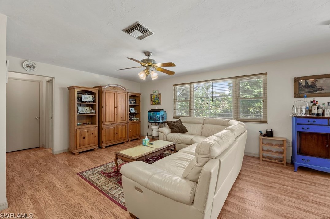 1335 Currier Cir, Fort Myers, FL 33919-1925