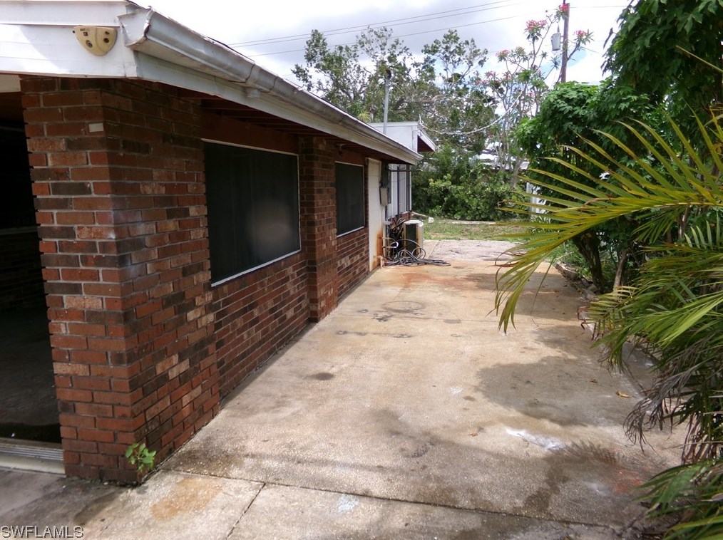 2261 Aldridge Ave, Fort Myers, FL 33907-4142