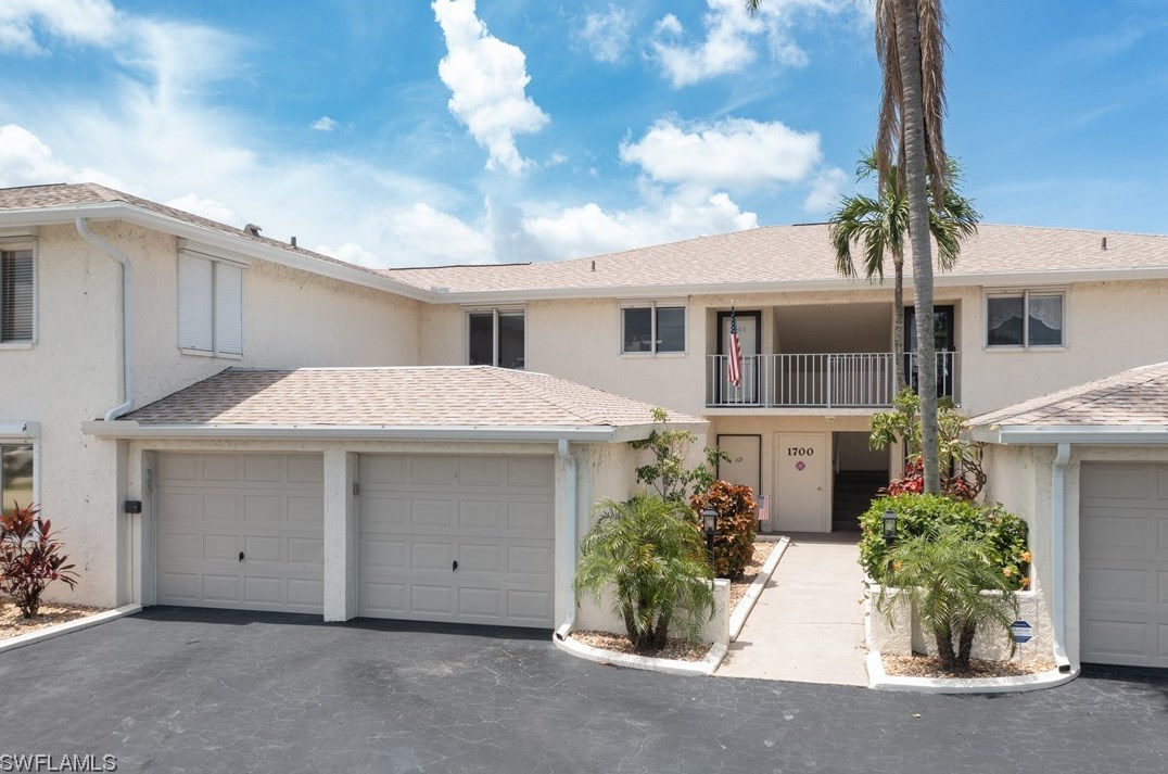1700 Bikini Ct, Cape Coral, FL 33904-9757