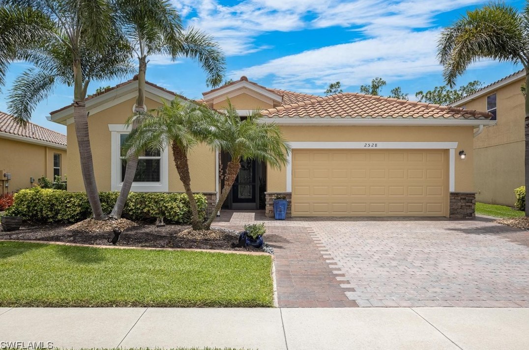 2528 Laurentina Ln, Cape Coral, FL 33909-5281