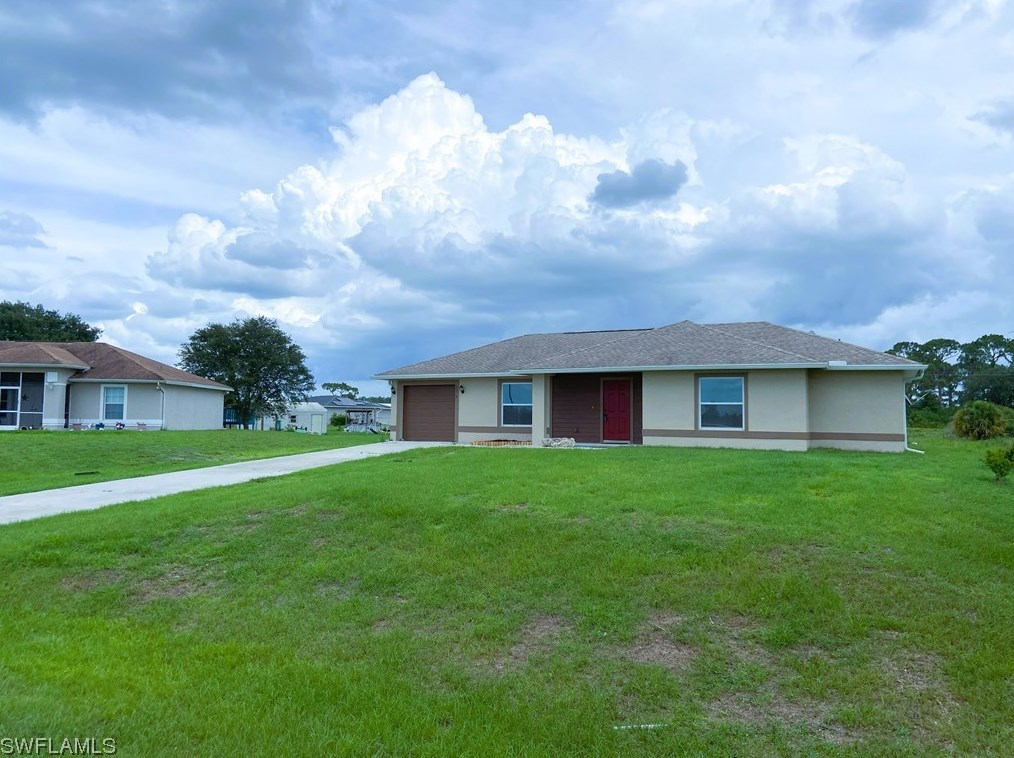 9016 Meadow Cir, Labelle, FL 33935-5480