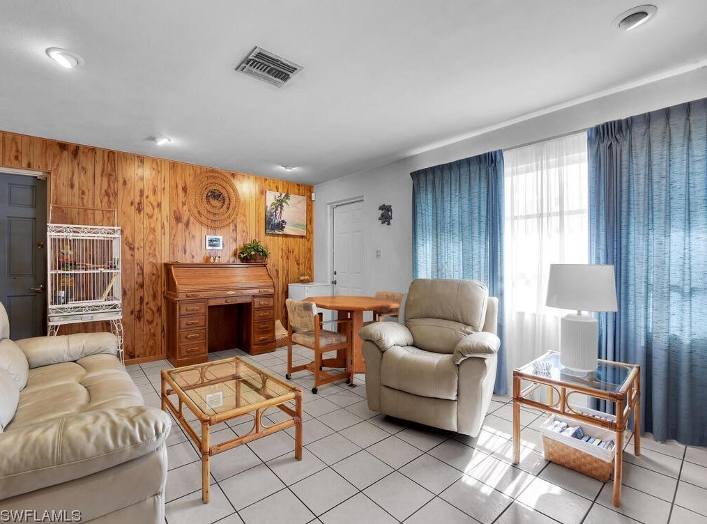 203 Chalmer Dr, Fort Myers, FL 33917-3010