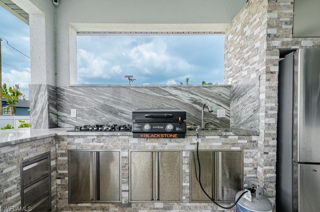 2221 19th Ter, Cape Coral FL  33991-3005 exterior
