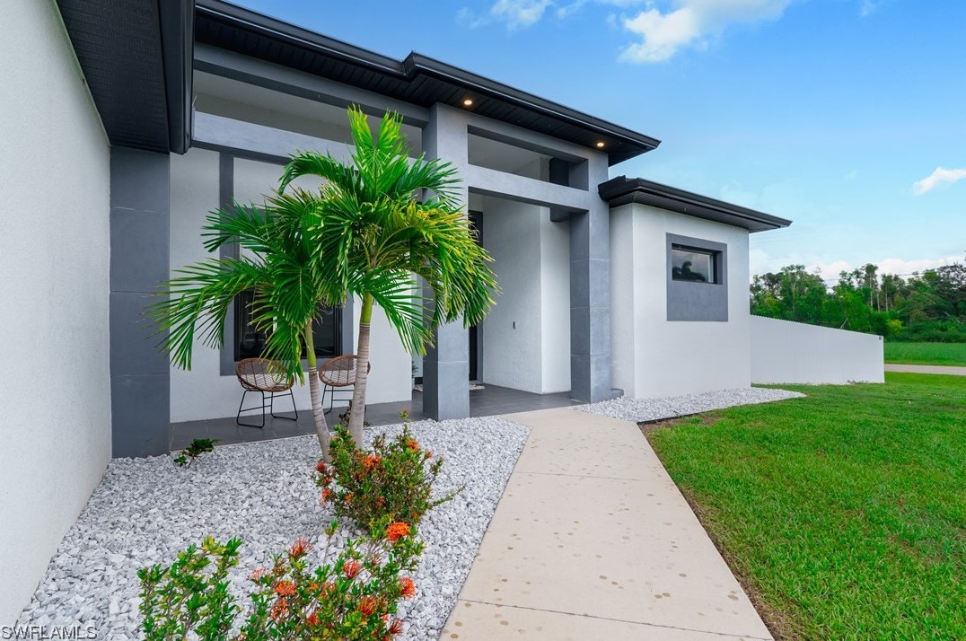 2221 19th Ter, Cape Coral FL  33991-3005 exterior