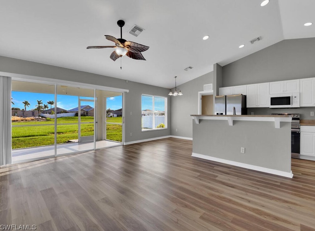 213 10th St, Cape Coral, FL 33991-0025