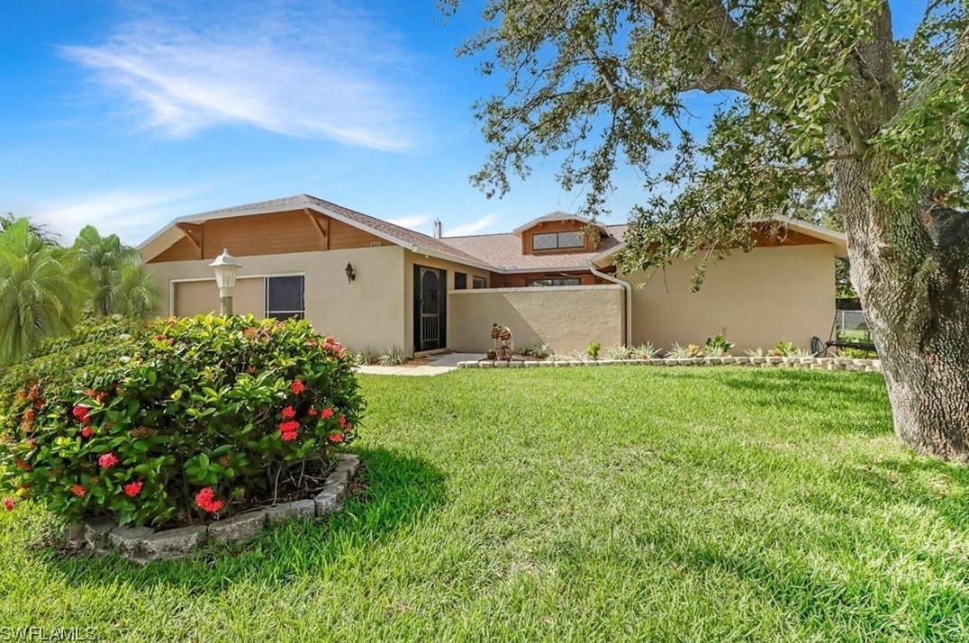 1712 1st St, Cape Coral, FL 33990-1301