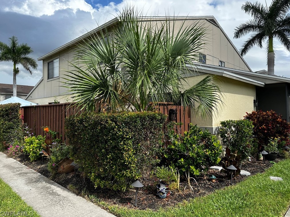 5274 Cedarbend Dr, Fort Myers, FL 33919-7501