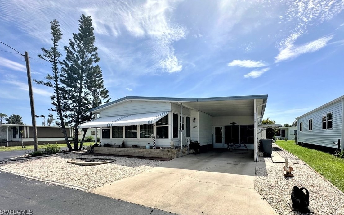 609 Friendly Pl, Fort Myers, FL 33917-2369