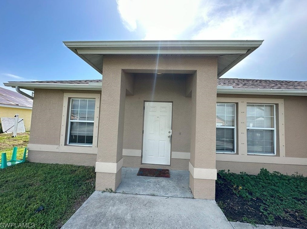 2612 4th Pl, Cape Coral, FL 33914-4436