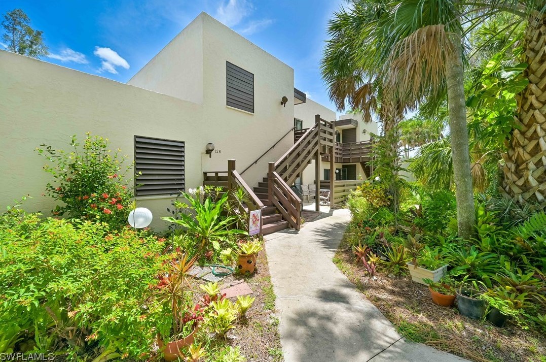 126 Pinebrook Dr, Fort Myers, FL 33907-5984