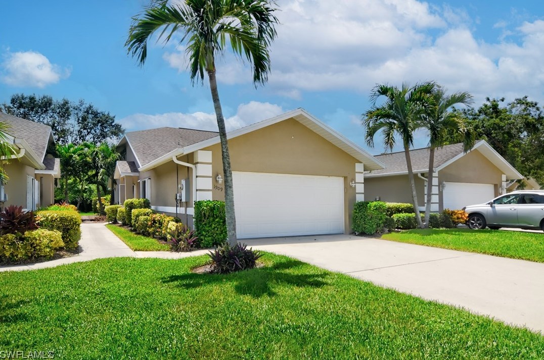 1909 Crown Pointe Blvd, Naples, FL 34112