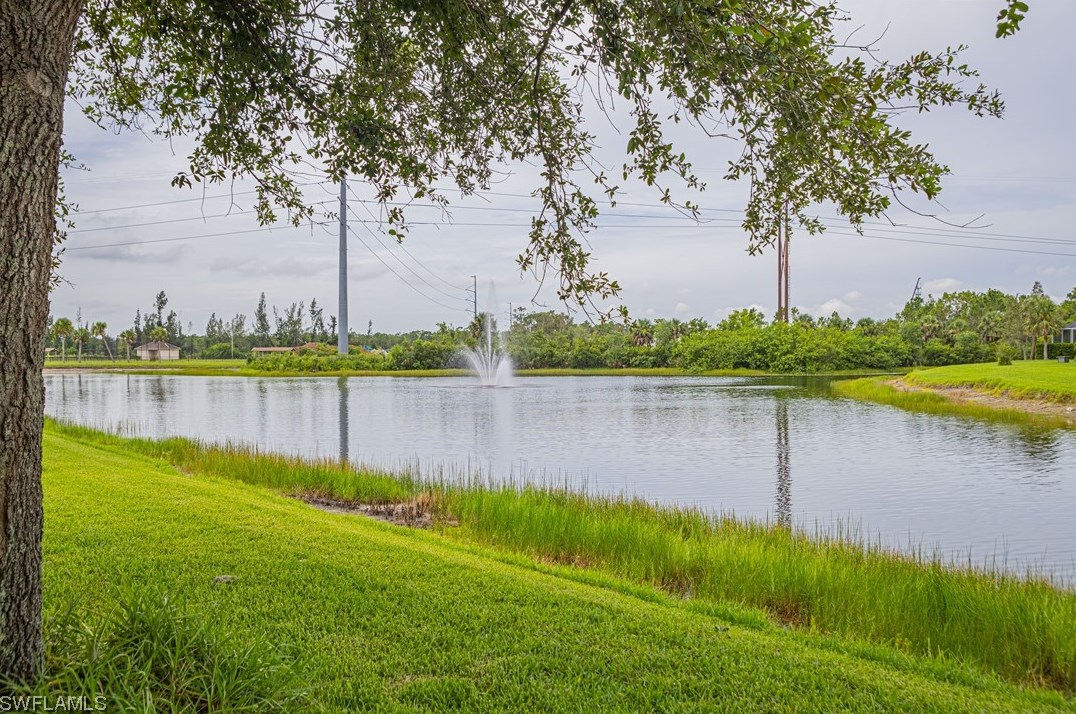 2552 Keystone Lake Dr, Cape Coral, FL 33909-2941