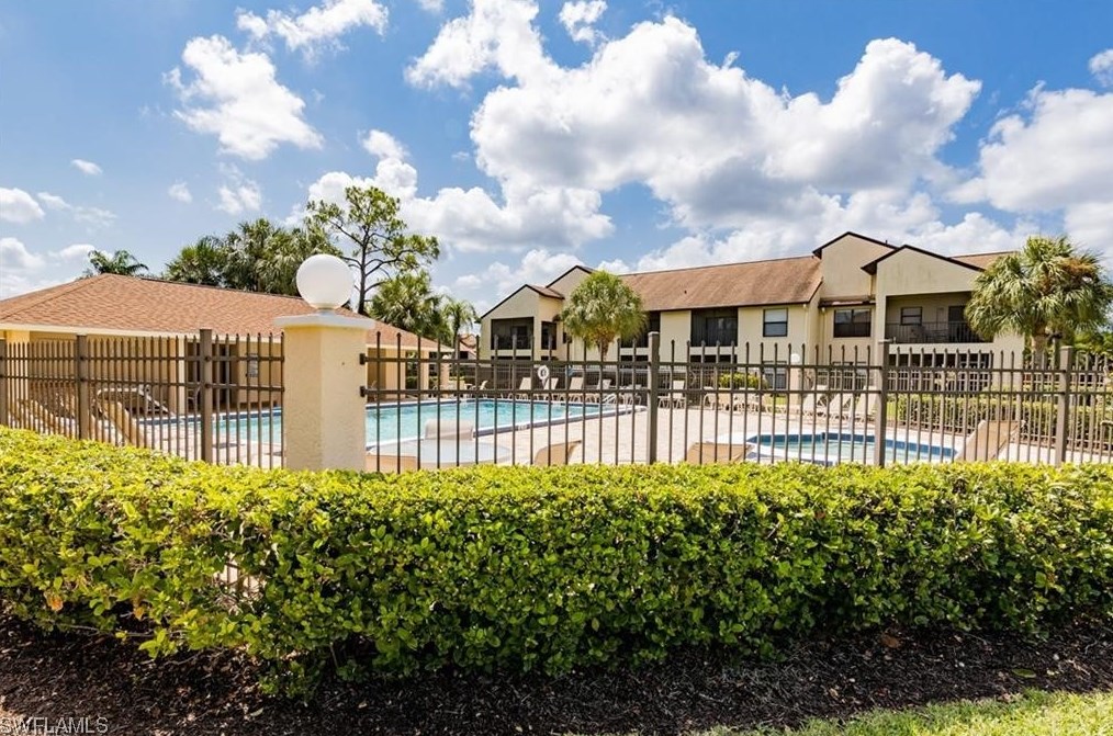 8474 Charter Club Cir #27, Fort Myers, FL 33919
