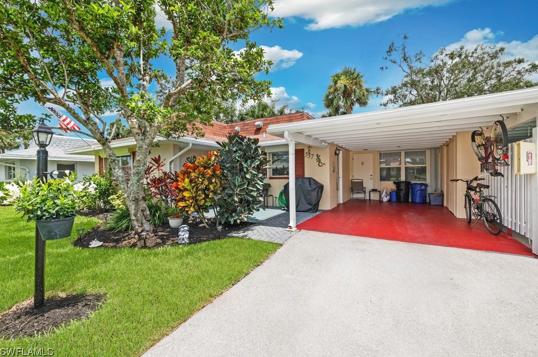 537 Pangola Dr, Fort Myers, FL 33903-5219