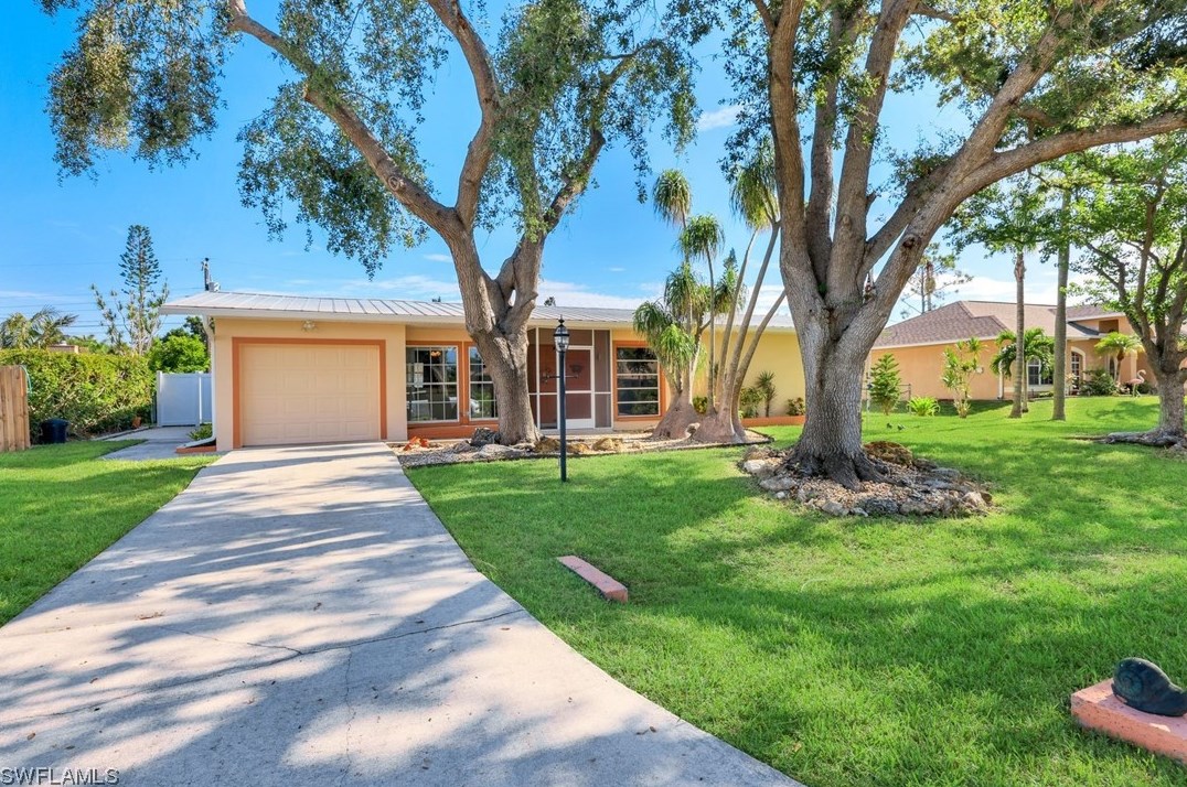 137 45th St, Cape Coral, FL 33904-8384