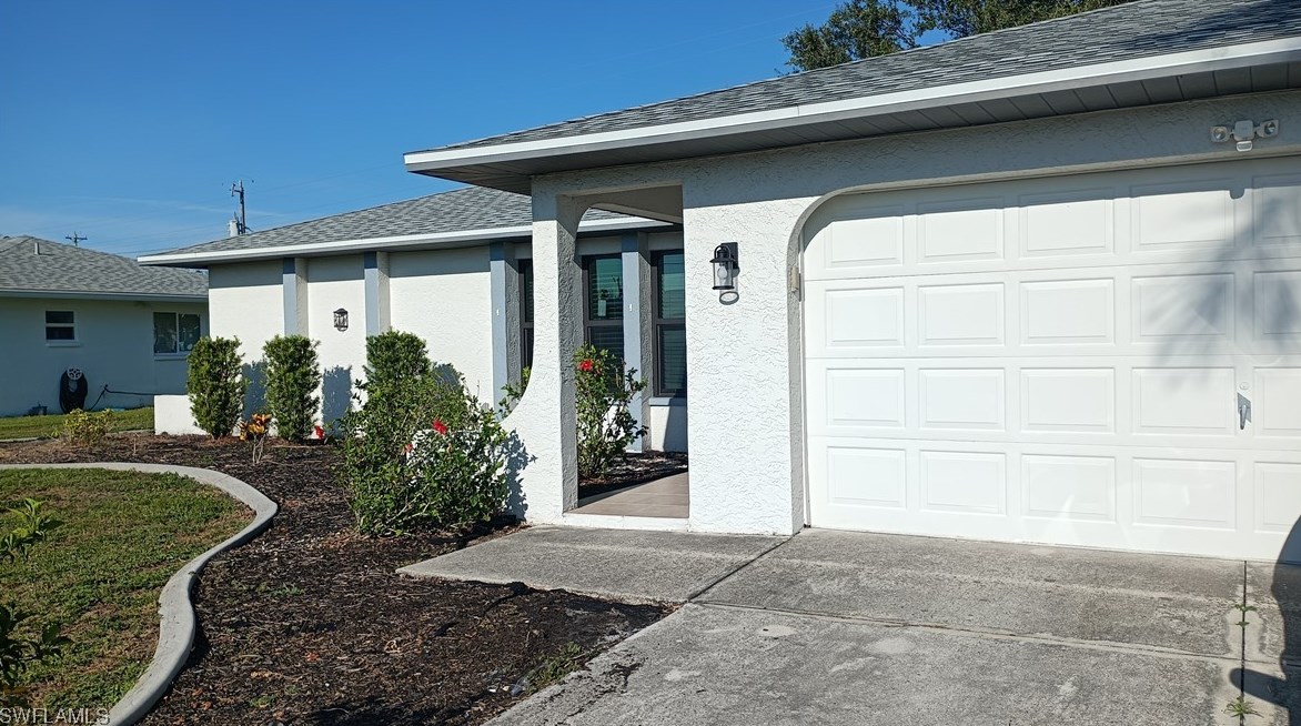 316 Santa Barbara Pl, Cape Coral, FL 33990-1075