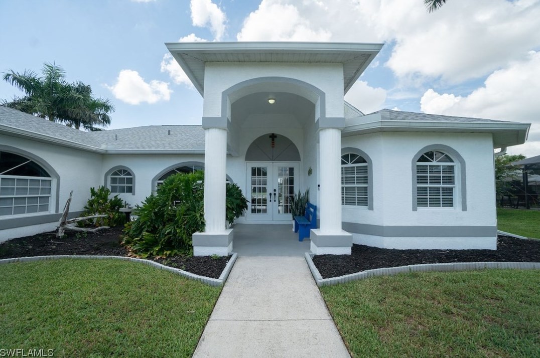 426 20th St, Cape Coral, FL 33990-2225