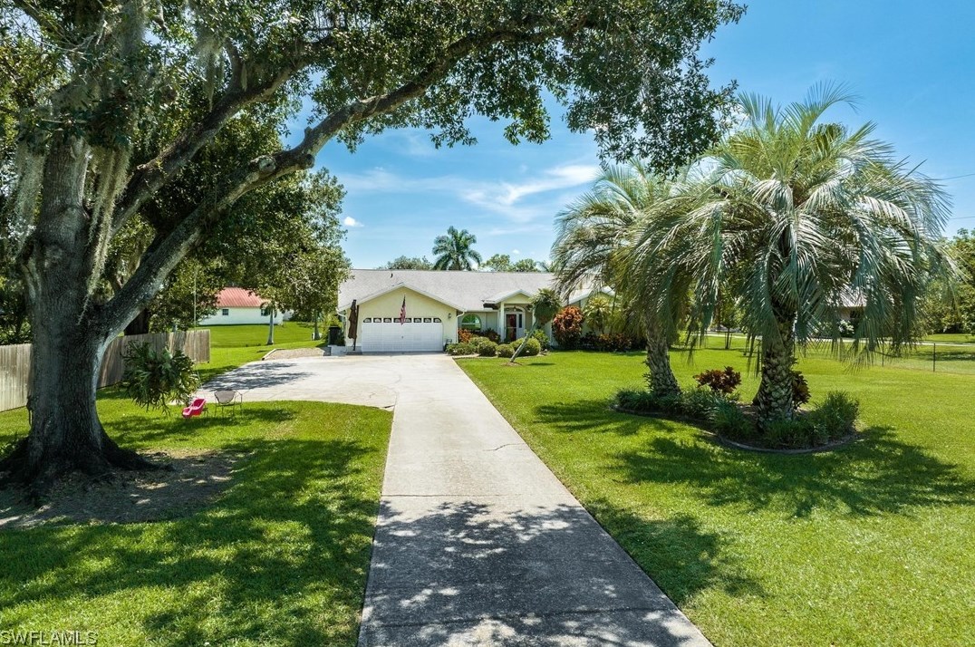 539 Caloosa Estates Dr, Labelle, FL 33935-9650