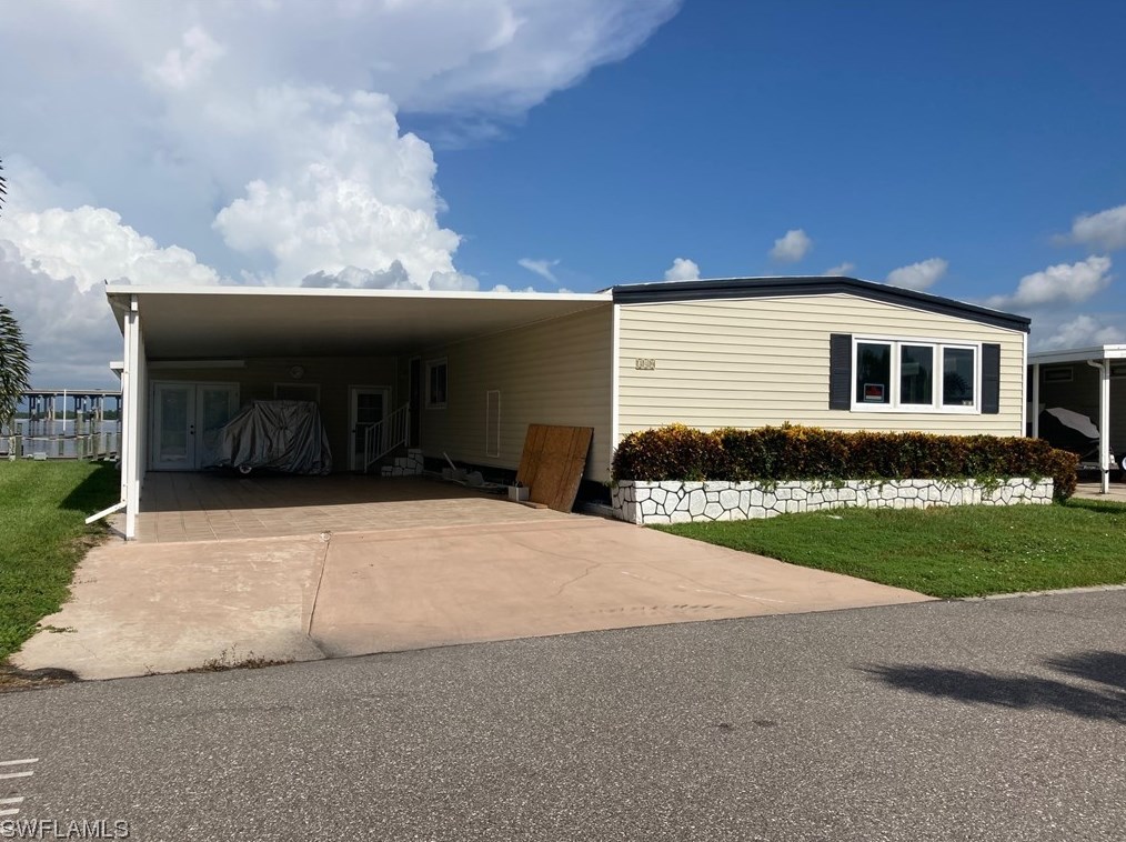 340 Shoreland Dr, Fort Myers, FL 33905-3164