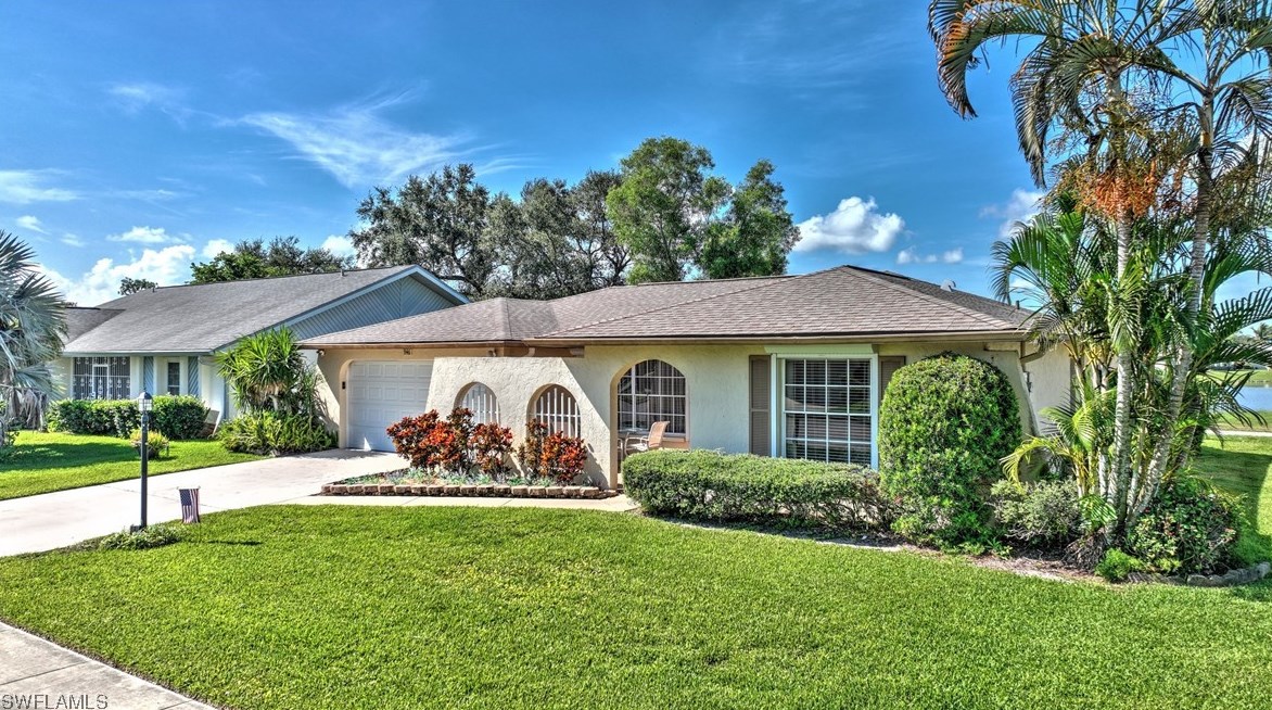 946 Charlemagne Blvd, Naples, FL 34112
