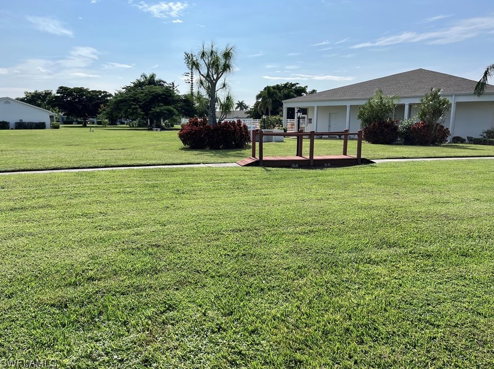 6933 Dog Leg Way, Fort Myers FL  33919-6637 exterior