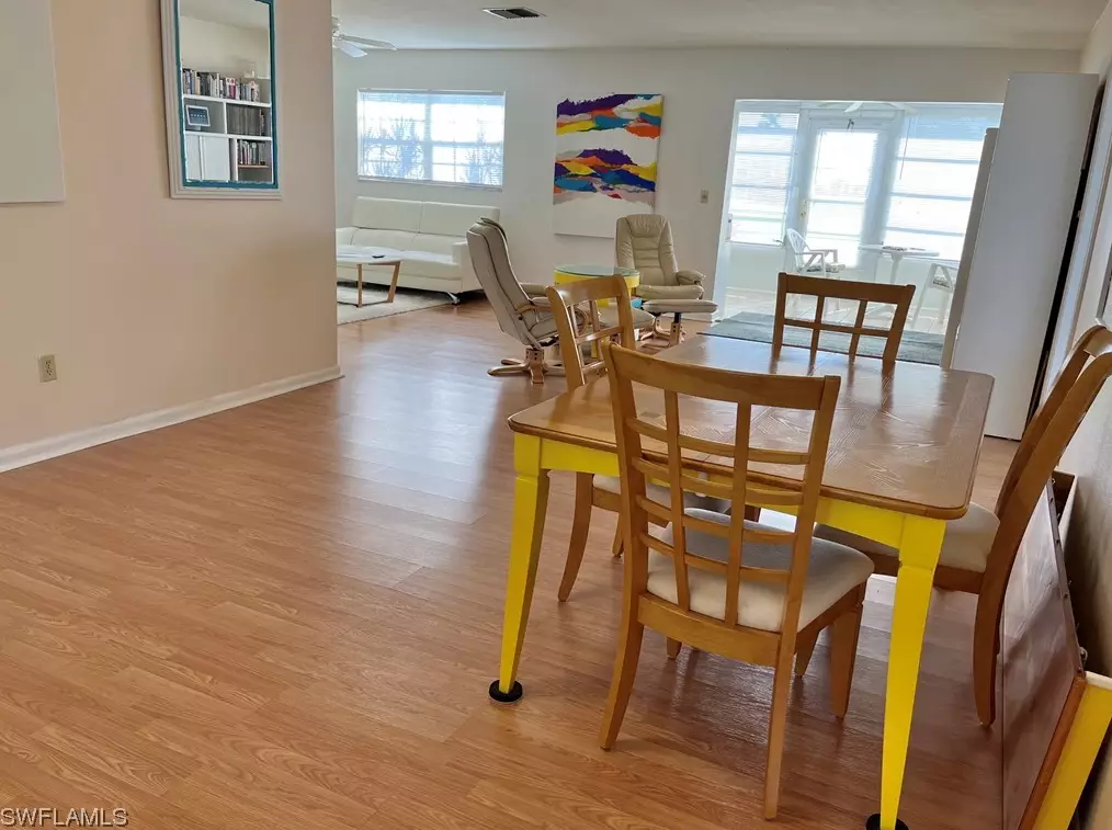 6933 Dog Leg Way, Fort Myers FL  33919-6637 exterior