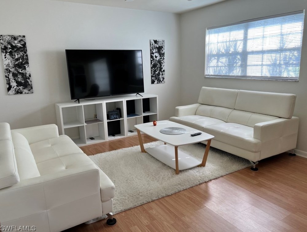 6933 Dog Leg Way, Fort Myers FL  33919-6637 exterior