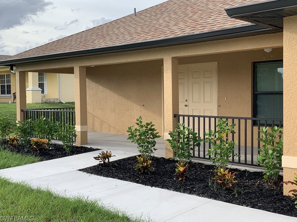 825 Ne 10th St, Cape Coral, FL 33909