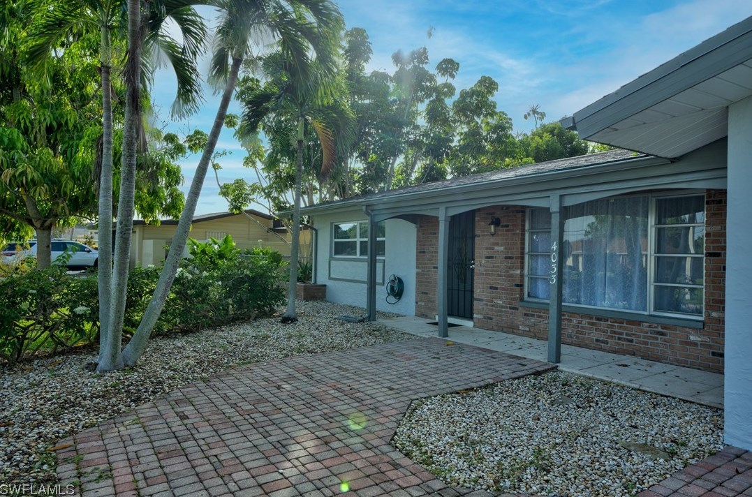 4033 Country Club Blvd, Cape Coral, FL 33904-5229