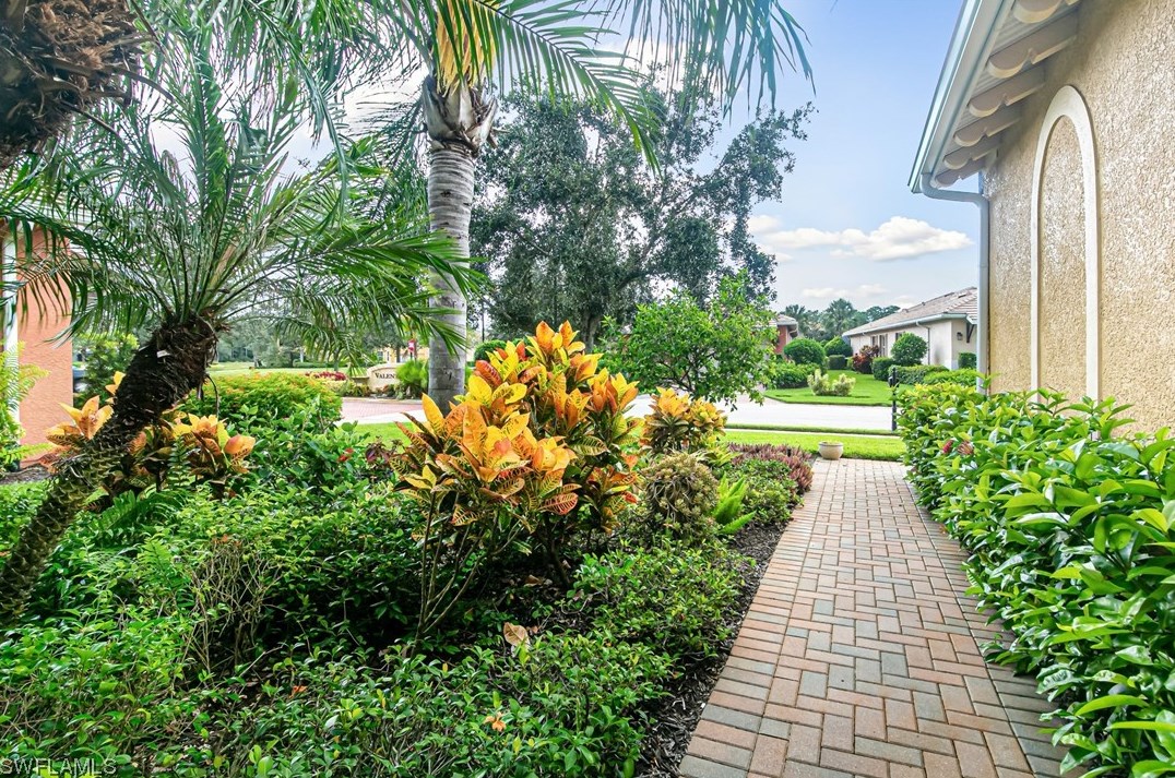 10842 Valentina Ct, Fort Myers, FL 33913-7107