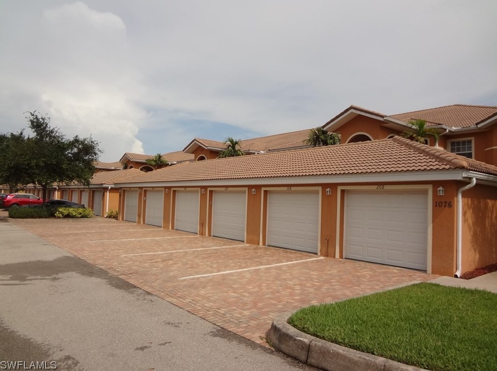 1076 Winding Pines Cir, Cape Coral, FL 33909-8703